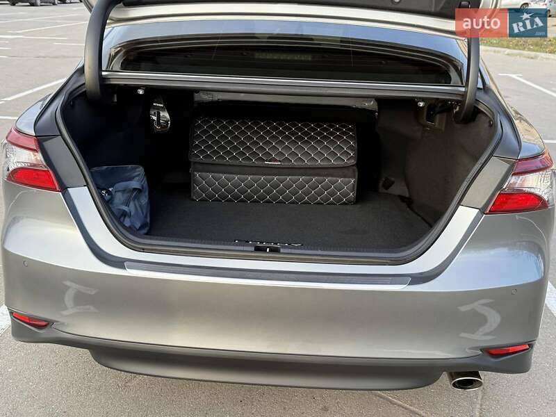 Седан Toyota Camry 2021 в Кропивницком