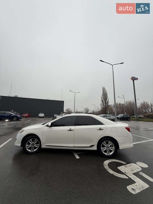 Седан Toyota Camry 2014 в Киеве