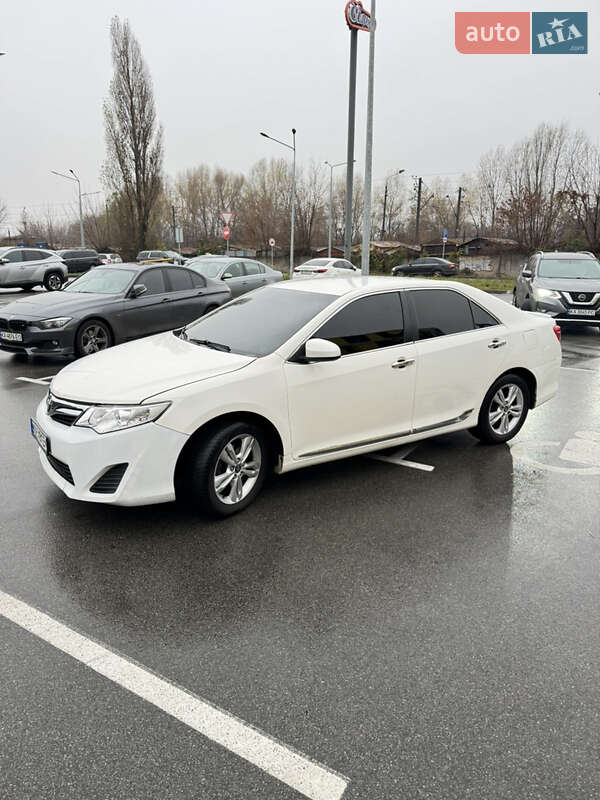 Седан Toyota Camry 2014 в Киеве