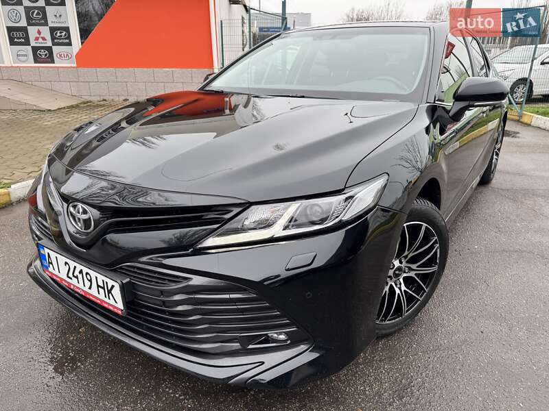 Седан Toyota Camry 2017 в Николаеве