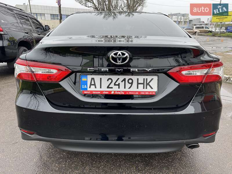 Седан Toyota Camry 2017 в Николаеве