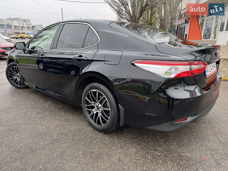 Седан Toyota Camry 2017 в Николаеве