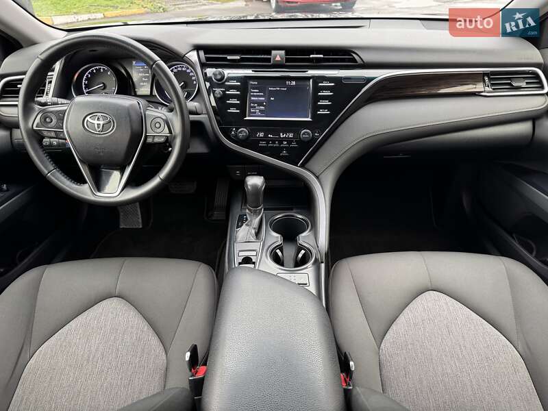 Седан Toyota Camry 2017 в Николаеве