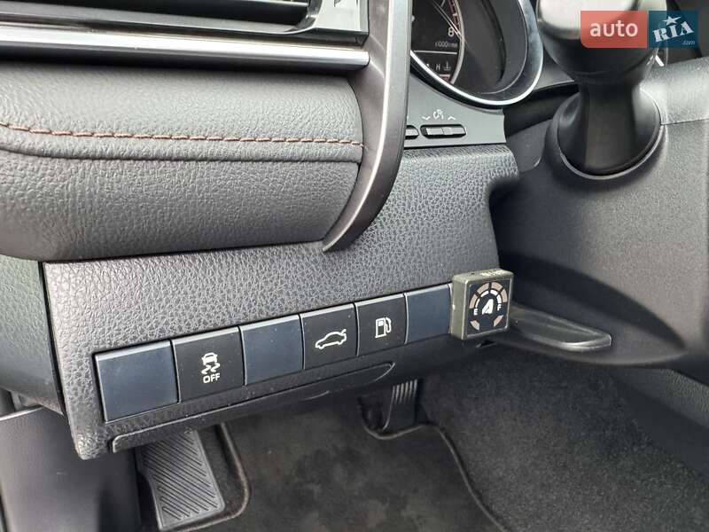 Седан Toyota Camry 2017 в Николаеве