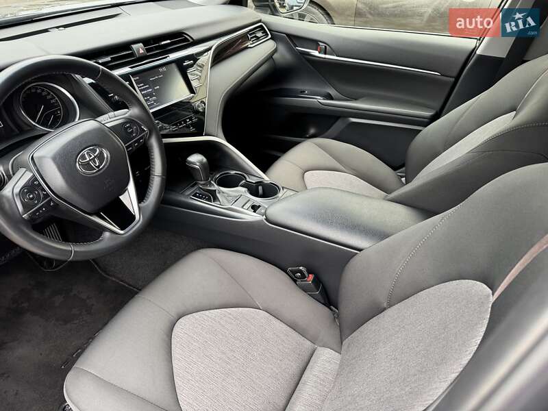 Седан Toyota Camry 2017 в Николаеве