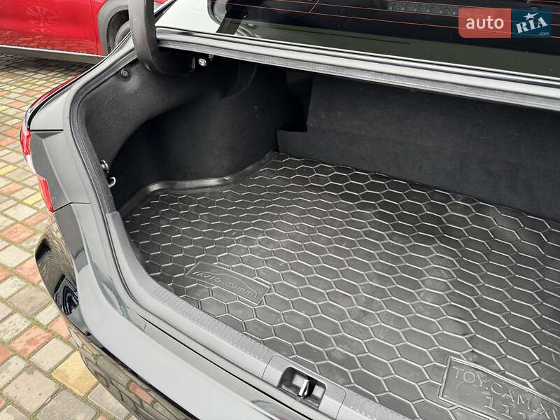 Седан Toyota Camry 2017 в Николаеве