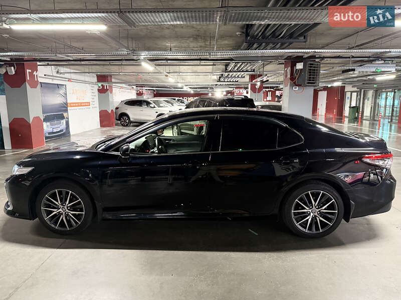 Седан Toyota Camry 2021 в Харкові