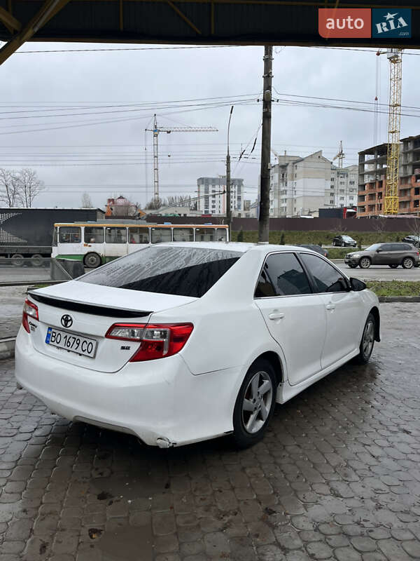 Седан Toyota Camry 2013 в Тернополі