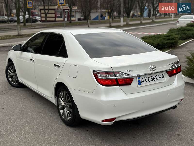 Седан Toyota Camry 2015 в Харкові