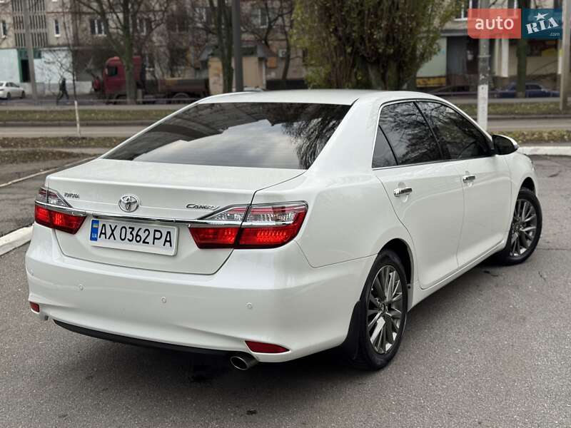 Седан Toyota Camry 2015 в Харкові