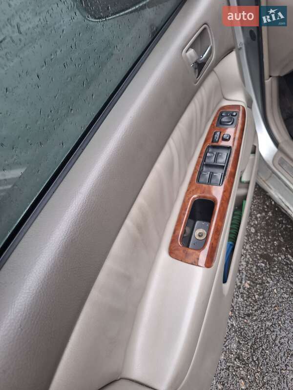 Седан Toyota Camry 2003 в Киеве