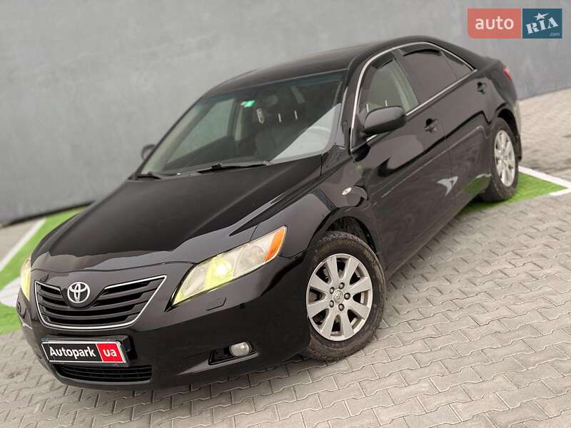 Седан Toyota Camry 2008 в Львові