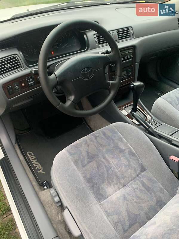 Седан Toyota Camry 1999 в Одессе