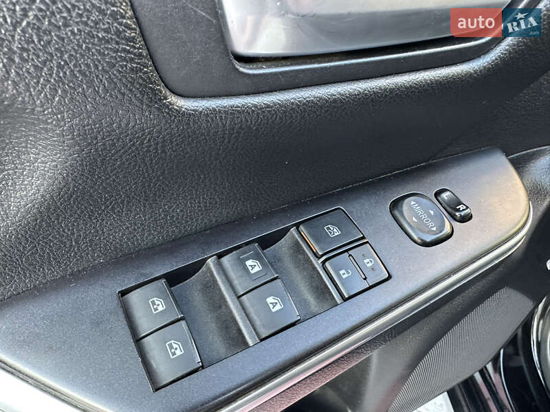 Седан Toyota Camry 2014 в Києві фото 42 Седан Toyota Camry 2014 в Києві