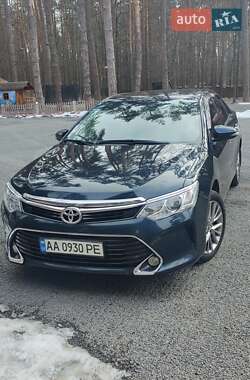 Седан Toyota Camry 2016 в Киеве