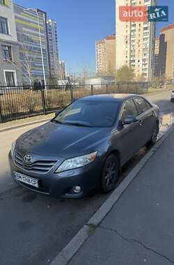 Седан Toyota Camry 2010 в Киеве