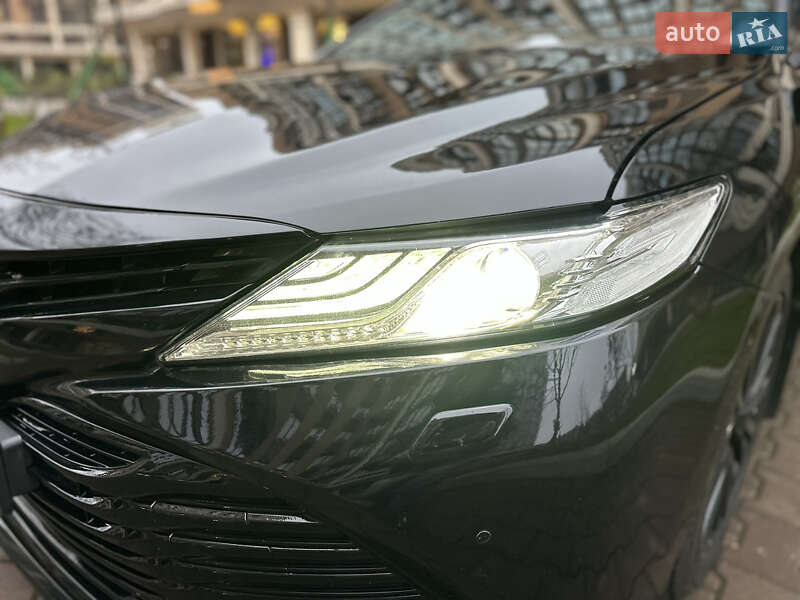 Седан Toyota Camry 2018 в Софиевской Борщаговке