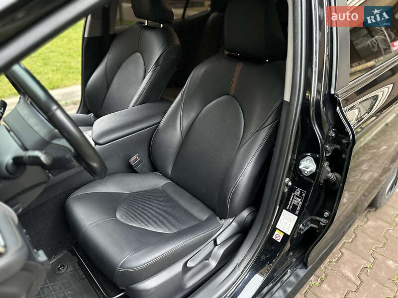 Седан Toyota Camry 2018 в Софиевской Борщаговке