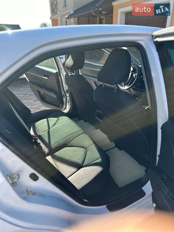 Седан Toyota Camry 2018 в Хмельницькому