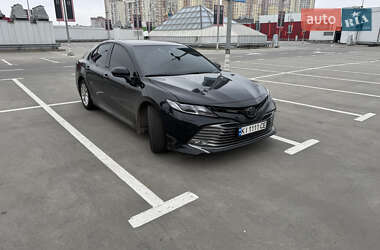 Седан Toyota Camry 2017 в Києві