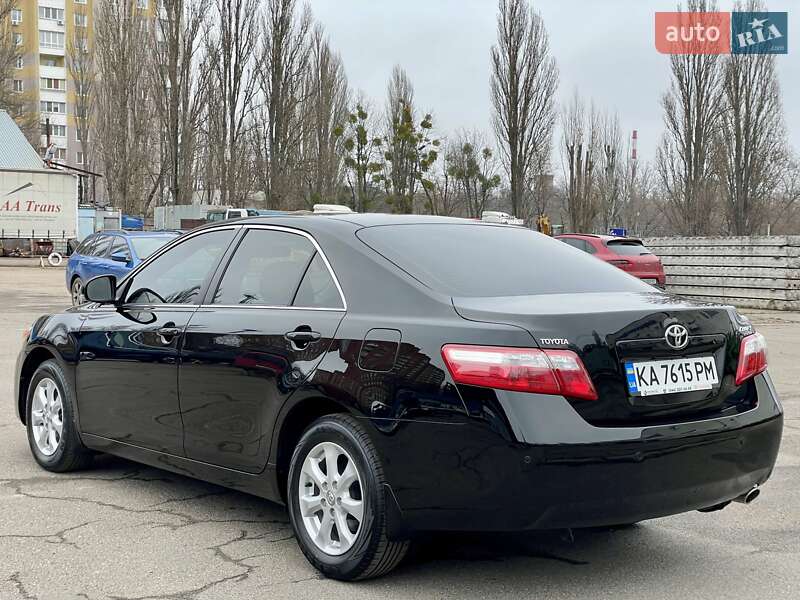 Седан Toyota Camry 2010 в Киеве