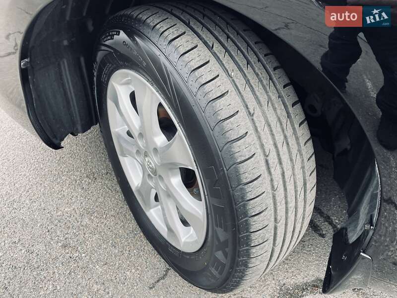 Седан Toyota Camry 2010 в Киеве