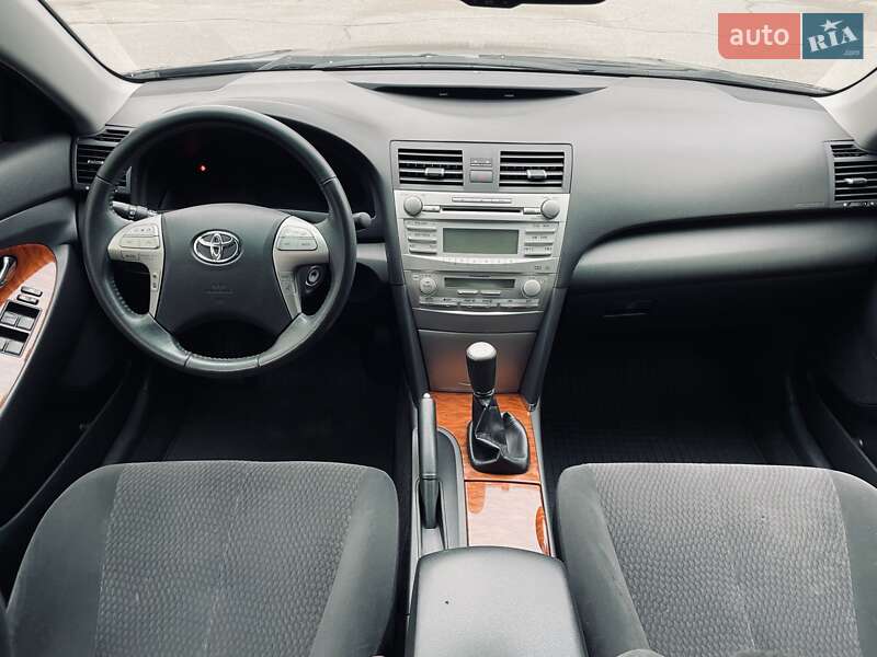 Седан Toyota Camry 2010 в Киеве