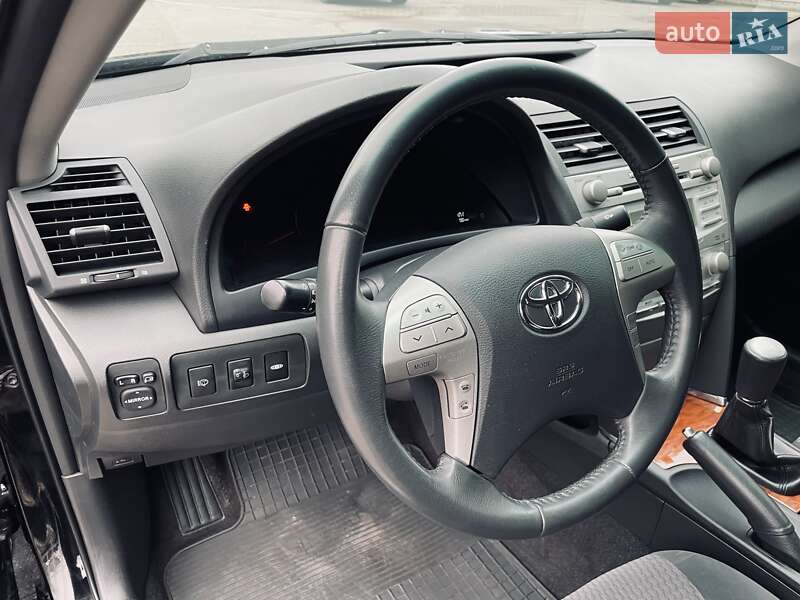Седан Toyota Camry 2010 в Киеве