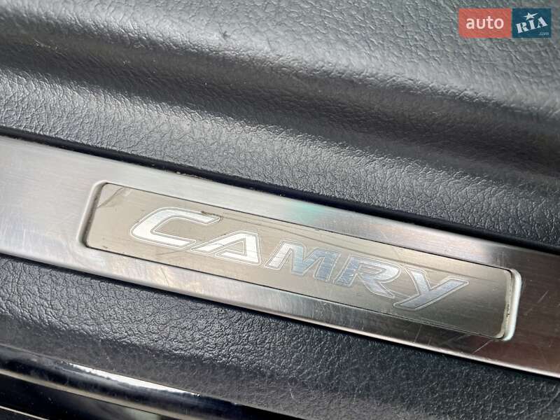 Седан Toyota Camry 2010 в Киеве