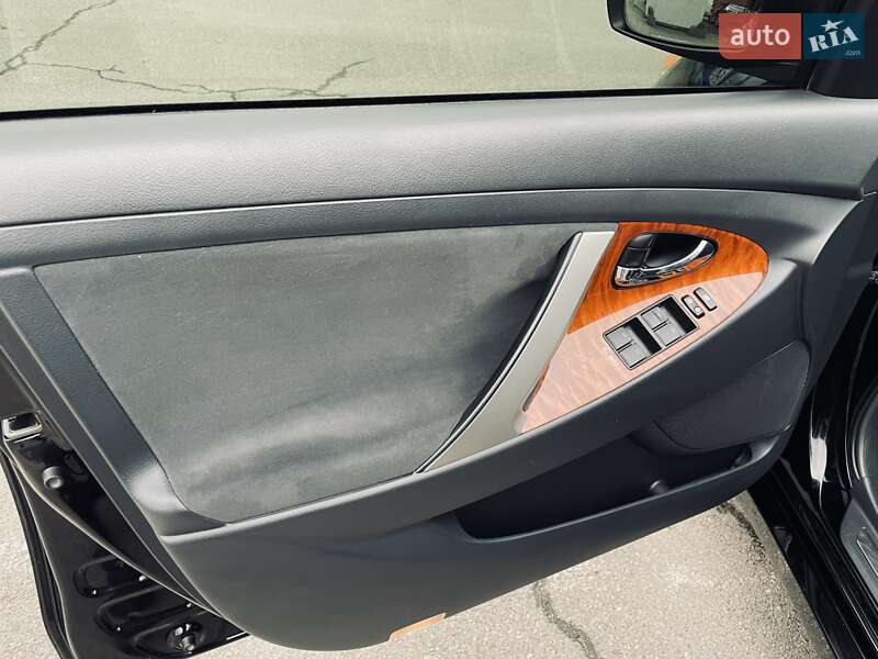 Седан Toyota Camry 2010 в Киеве