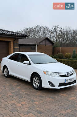 Седан Toyota Camry 2012 в Чернігові