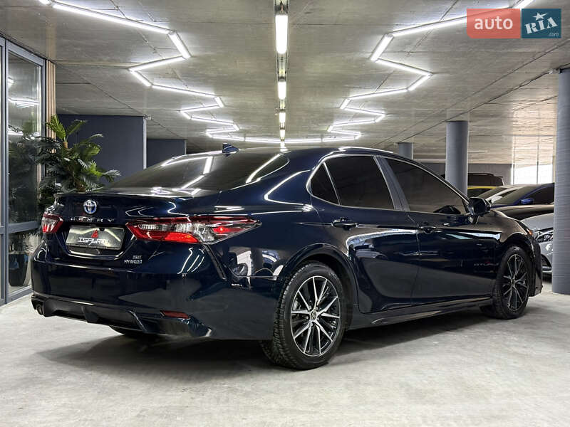 Седан Toyota Camry 2021 в Одессе