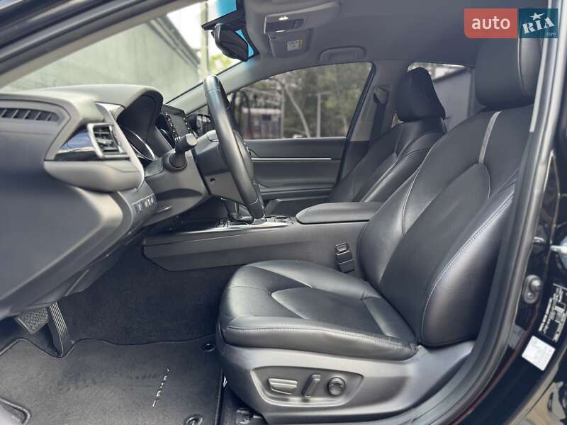 Седан Toyota Camry 2021 в Житомире