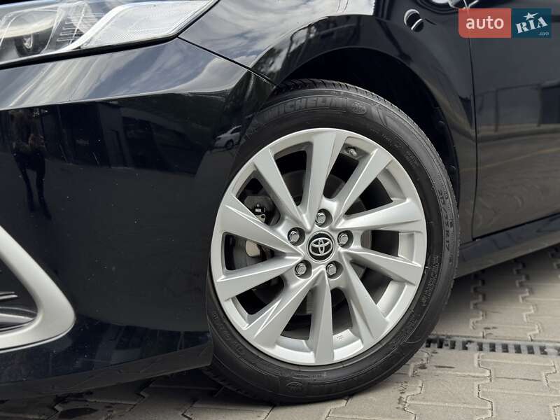 Седан Toyota Camry 2021 в Житомире