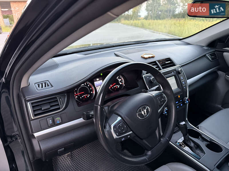 Седан Toyota Camry 2016 в Броварах