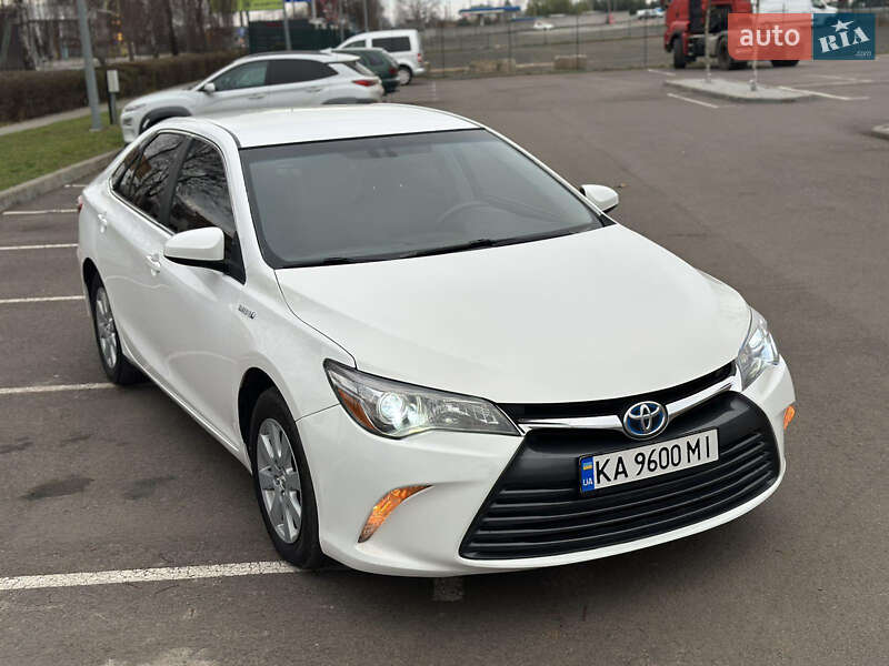 Седан Toyota Camry 2015 в Киеве