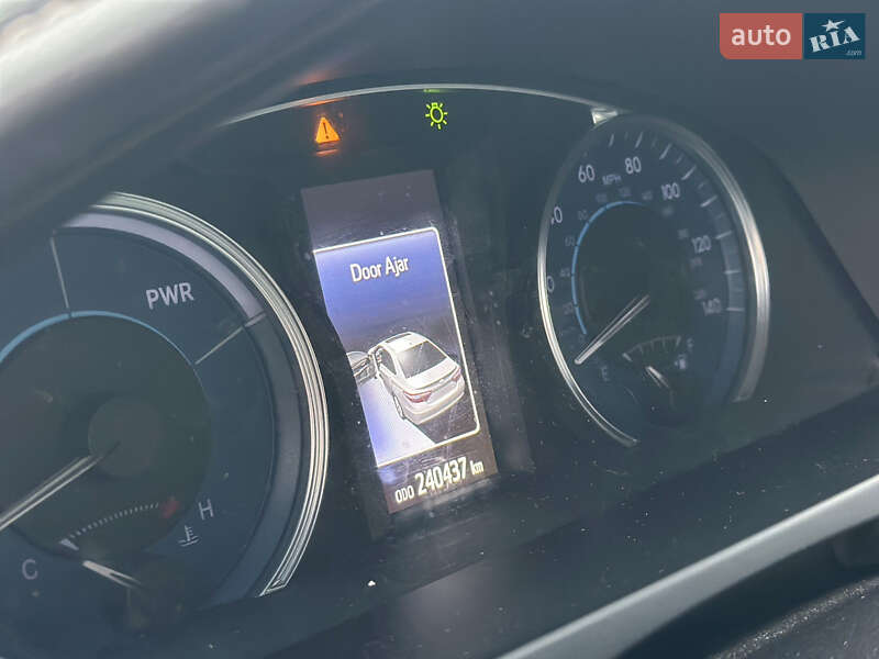 Седан Toyota Camry 2015 в Киеве