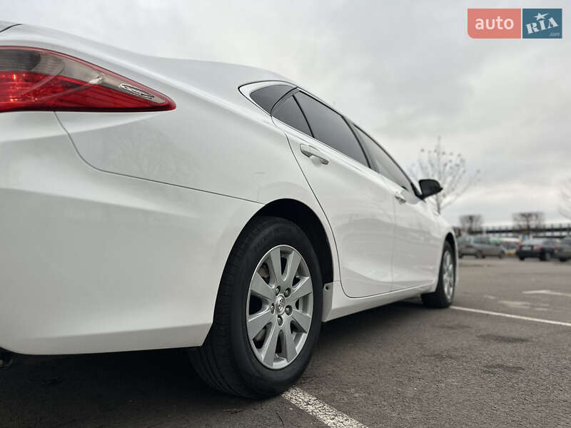 Седан Toyota Camry 2015 в Киеве