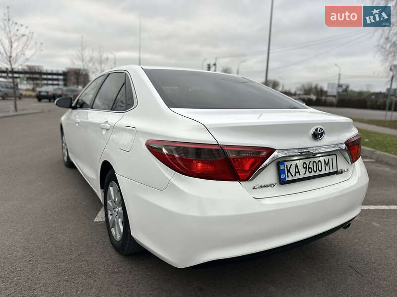 Седан Toyota Camry 2015 в Киеве