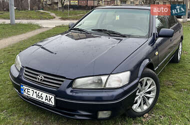 Седан Toyota Camry 1998 в Днепре