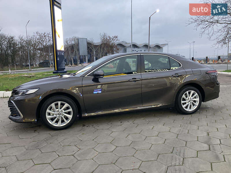 Седан Toyota Camry 2023 в Одессе