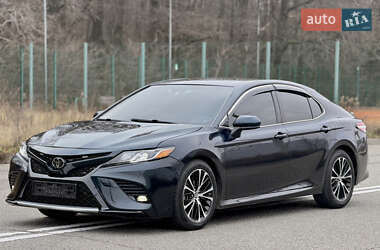 Седан Toyota Camry 2017 в Харкові