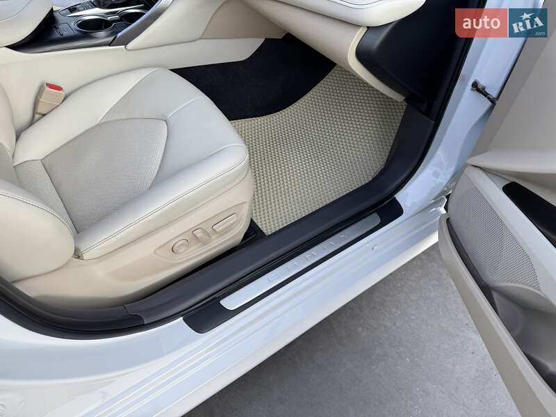 Седан Toyota Camry 2021 в Одесі