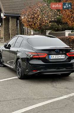 Седан Toyota Camry 2019 в Харькове