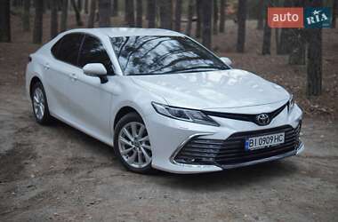 Седан Toyota Camry 2023 в Полтаве