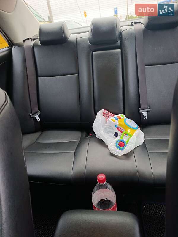 Седан Toyota Camry 2015 в Львове