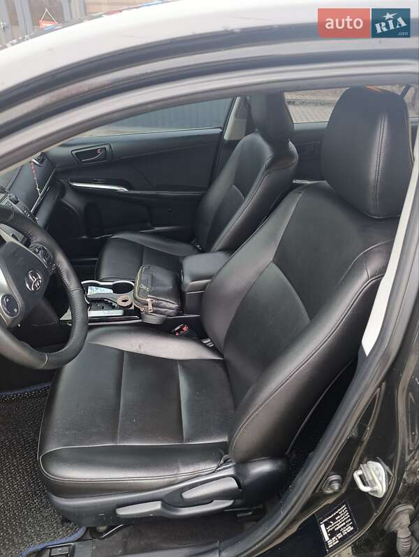 Седан Toyota Camry 2015 в Львове