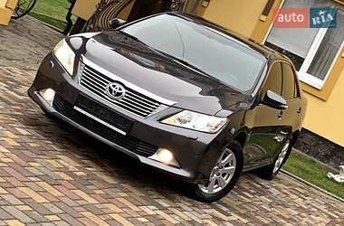 Седан Toyota Camry 2013 в Івано-Франківську