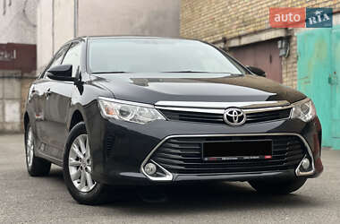 Седан Toyota Camry 2017 в Киеве