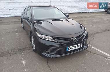 Седан Toyota Camry 2020 в Киеве